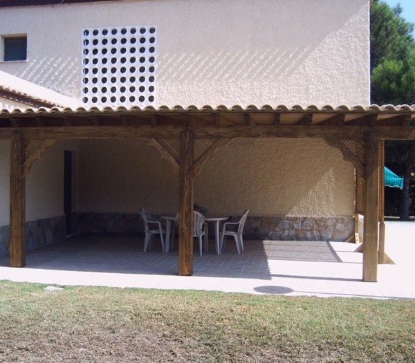 Pérgola adosada a pared