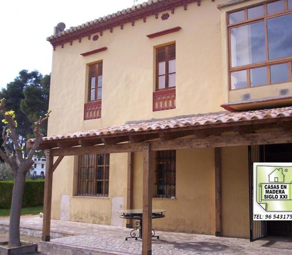 Pérgola adosada a pared